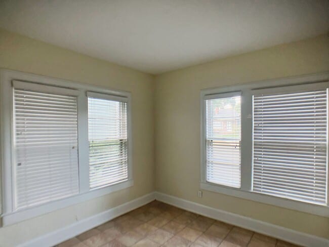 Building Photo - Margaret's Manor 917