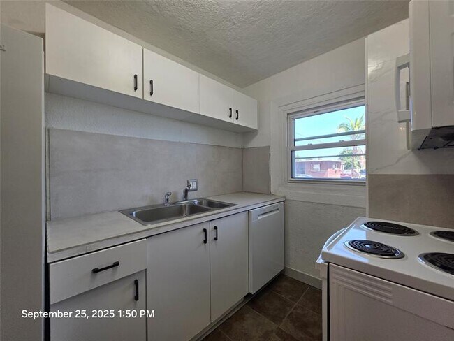 Building Photo - 1751 NW 29th Terrace