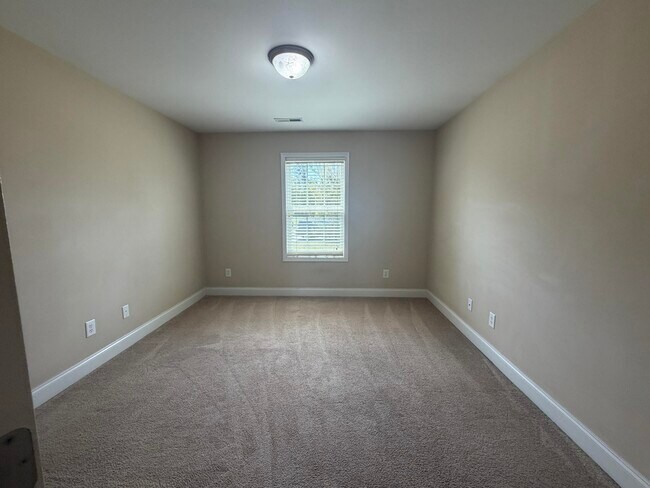 Building Photo - 2850 Foxcroft Cir