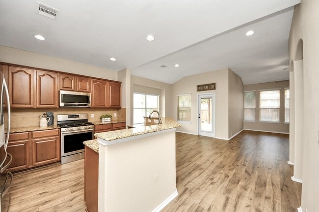 Building Photo - 6003 Baileys Run Ln