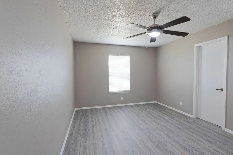 Building Photo - 531 Bedford Rd