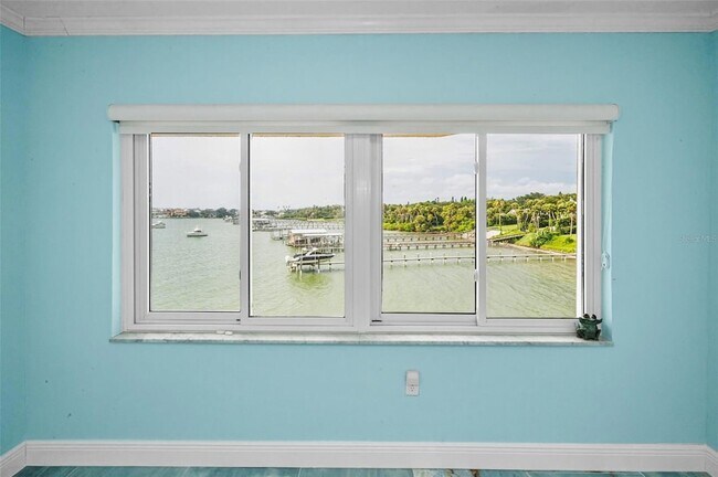 Building Photo - 100 Bluff View Dr