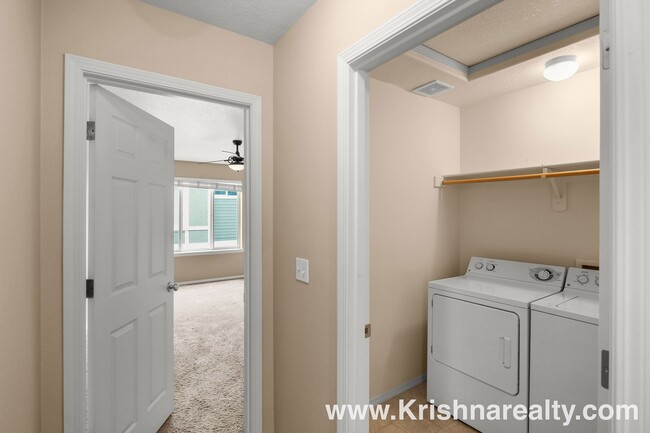 Building Photo - Lovely 3 BD* 2.5 Arbor Station Townhome Av...
