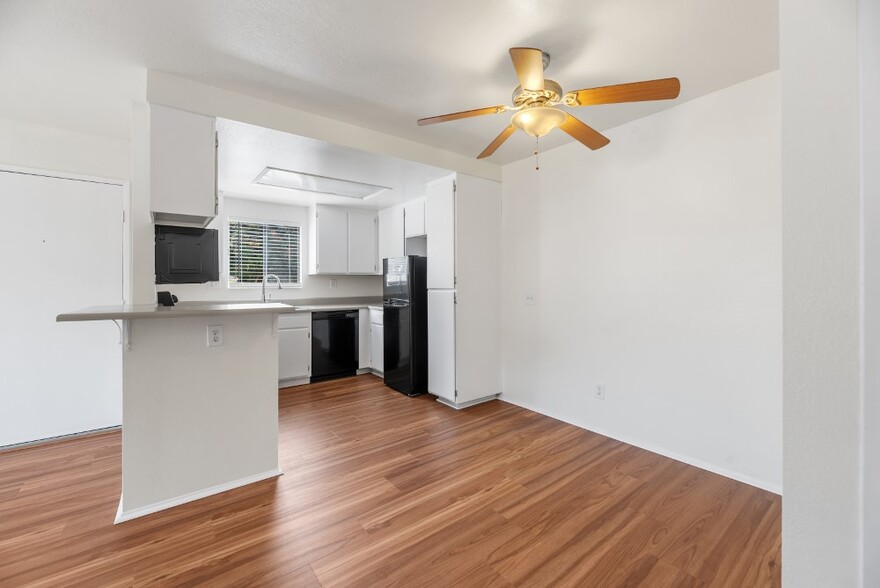 Building Photo - 215 Woodland Pky