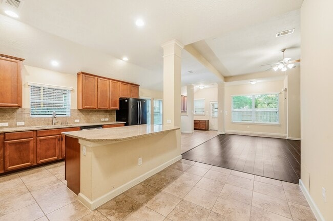 Building Photo - 18315 E Willow Oak Bend Dr