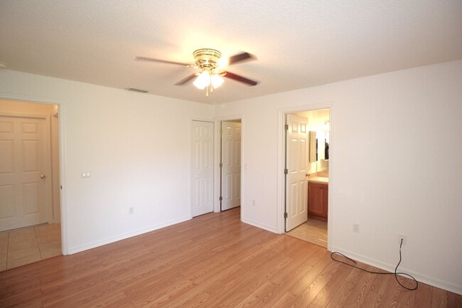 Building Photo - Roomy 3 Bed 2 Bath Screened Lanai Home for Rent in Pine Lakes