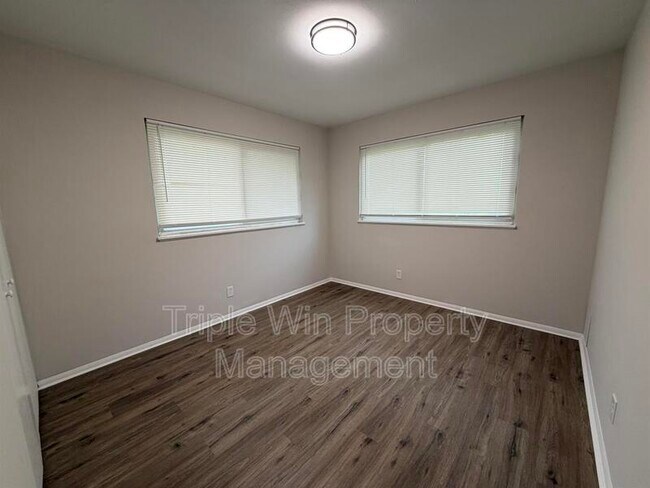 Building Photo - 10805 Landseer Dr