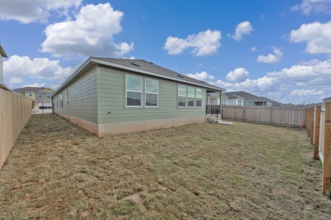 Building Photo - Prime SE Austin location close to Airport ...