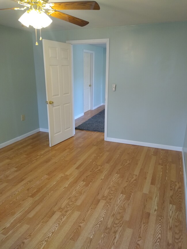 Main bedroom - 3267 Tibbits Ave