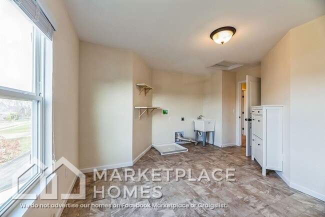 Building Photo - 2807 Bentwood Dr