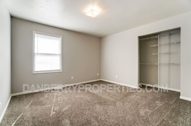 Building Photo - 1103 Searles Rd