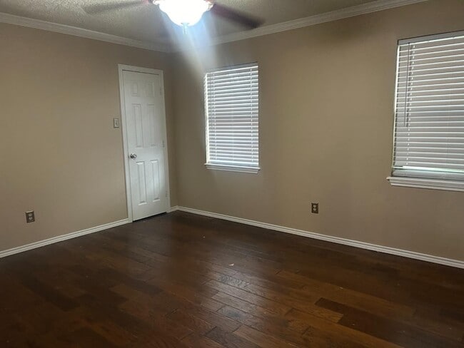 Building Photo - 7702 Knoxville Dr