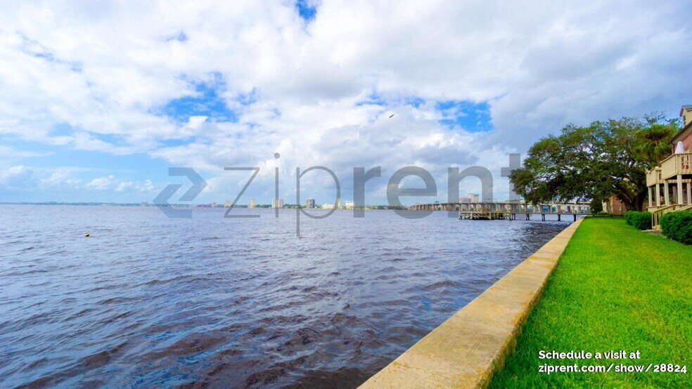 Building Photo - 815 Lasalle St