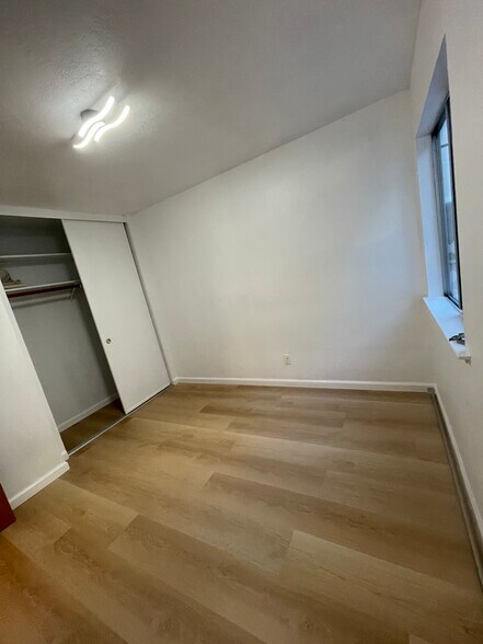 Building Photo - 144 Locksley Ave