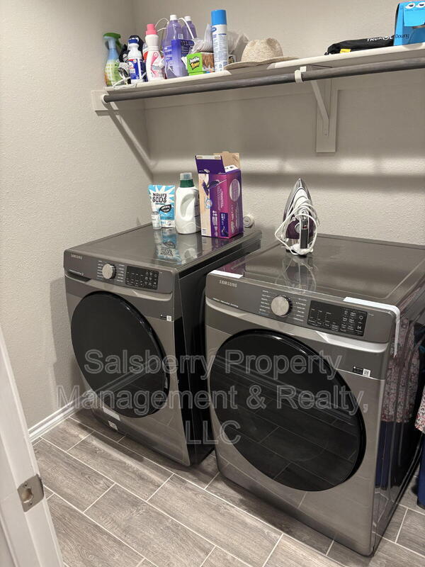 Building Photo - 5745 Brookville Dr