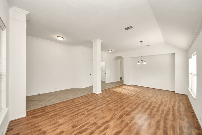 Building Photo - 19122 Mission Manor Ln