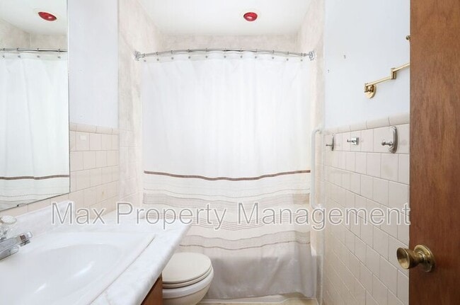 Building Photo - 3300 Bel Aire Rd