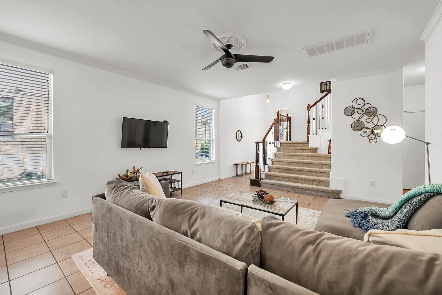 Building Photo - Room in Duplex on S Meadowlark St