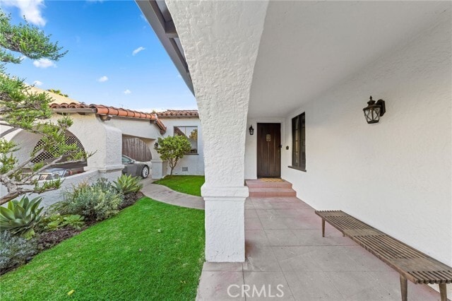 Building Photo - 6160 S San Vicente Blvd