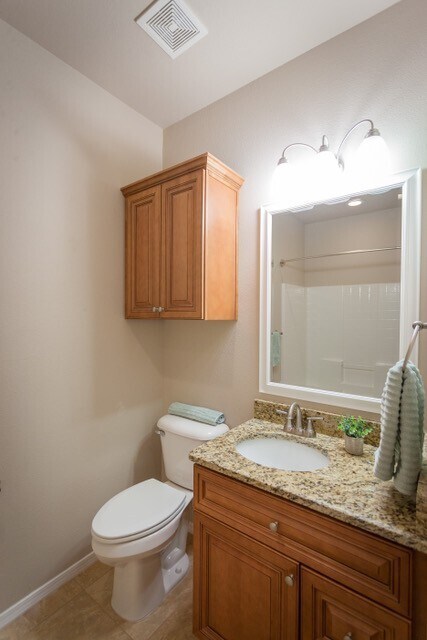Building Photo - Beautiful duplex with granite countertops ...