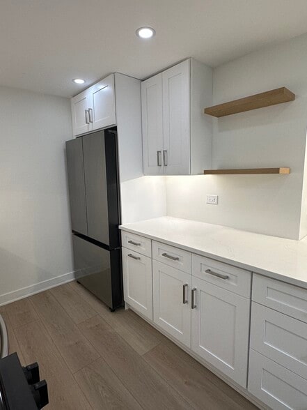 Building Photo - 2800 N Lake Shore Dr