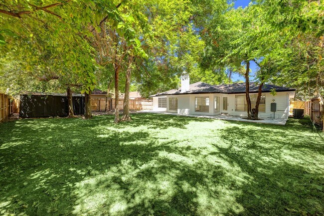 Building Photo - 5519 Sheraton Oaks Dr