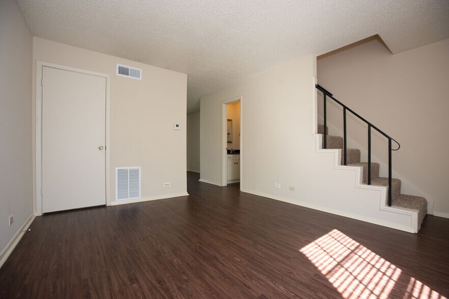 Building Photo - 114 E Amherst Dr