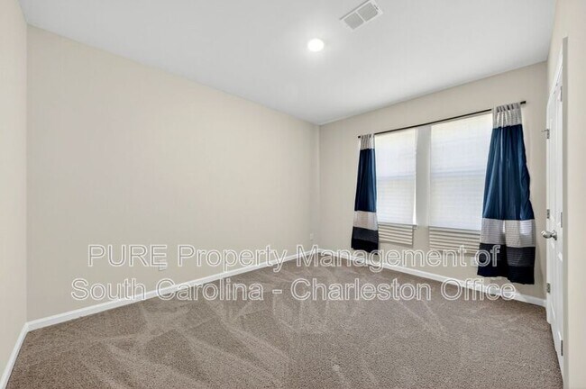 Building Photo - 102 Winding Grv Ln