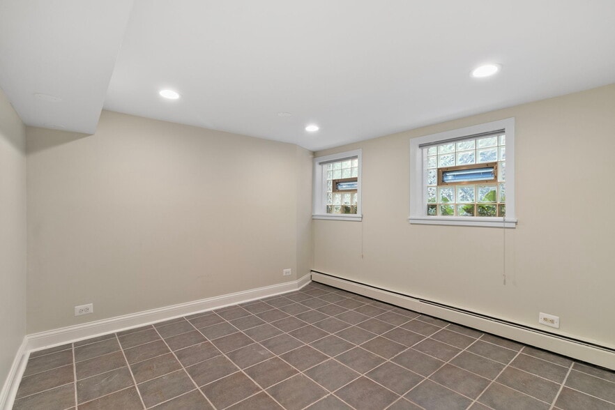 basement bedroom - 1031 Wesley Ave