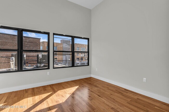 Building Photo - 7 Broad St