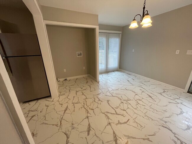 Building Photo - 909 Sandalwood Dr