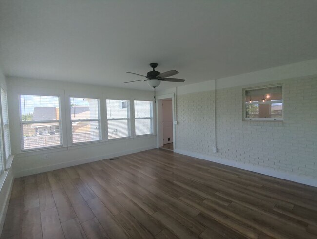 Building Photo - NICE SPACIOUS House in Holly Hills