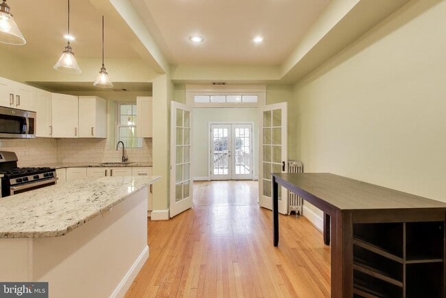 Building Photo - 628 Madison St NW