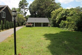 Building Photo - 525 Forest Ln