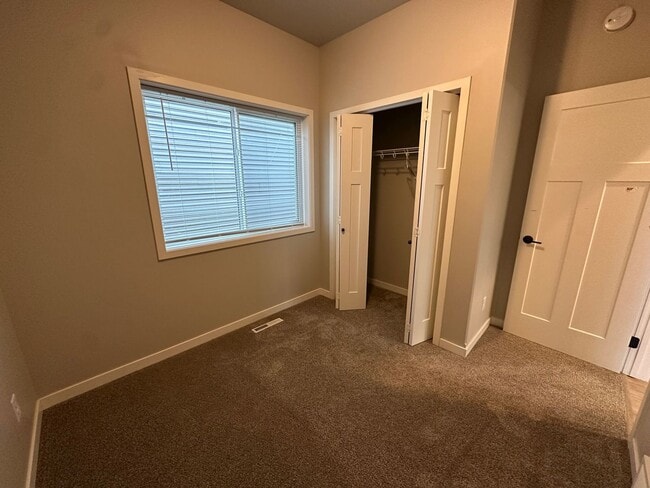 Building Photo - 3226 31st St S