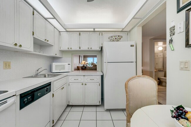 Building Photo - 20 Yacht Club Dr