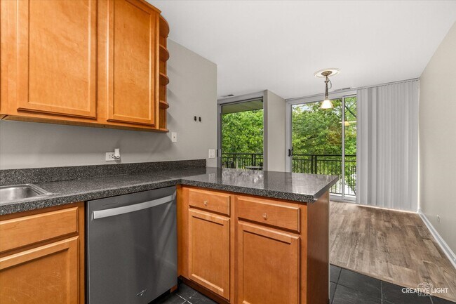 Building Photo - 1601 Fairway Dr