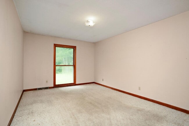 Building Photo - 554 Cox Ln