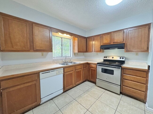 Building Photo - 770-780 E North St