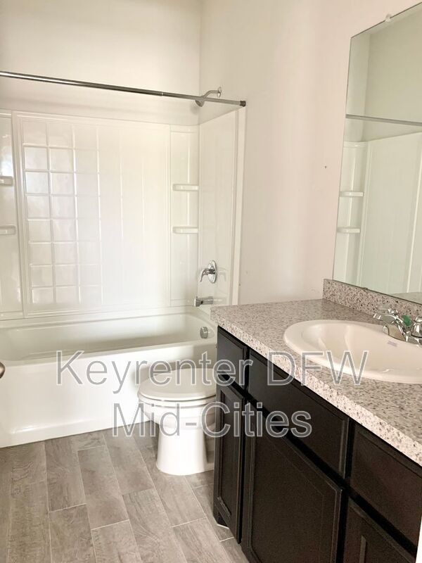Building Photo - 9001 High Stirrup Ln