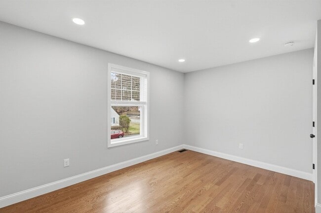 Building Photo - 24 Daytona St