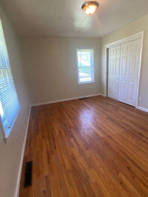 Building Photo - 6103 Fairlane Dr