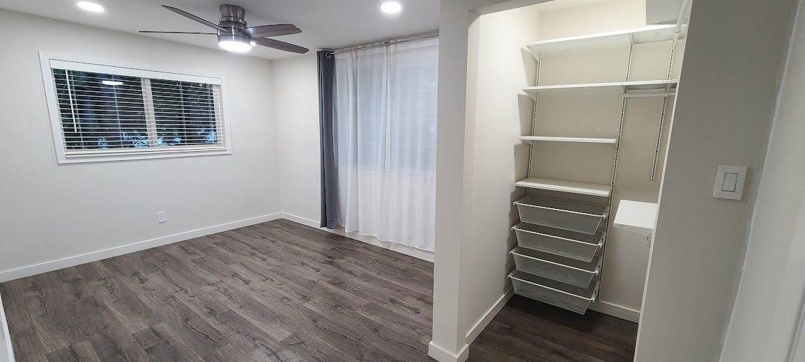 Corner Bedroom with walk-in closet - 514 Osborn Ln