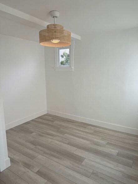 Building Photo - 1653 1/2 Bayview Dr