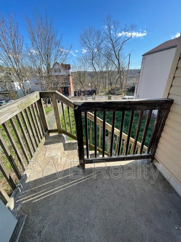 Building Photo - 489 Norton St