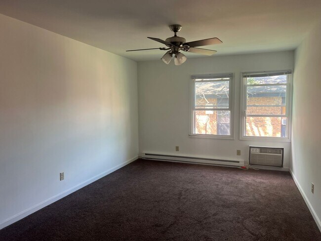 Building Photo - 920 Greenbrier Rd