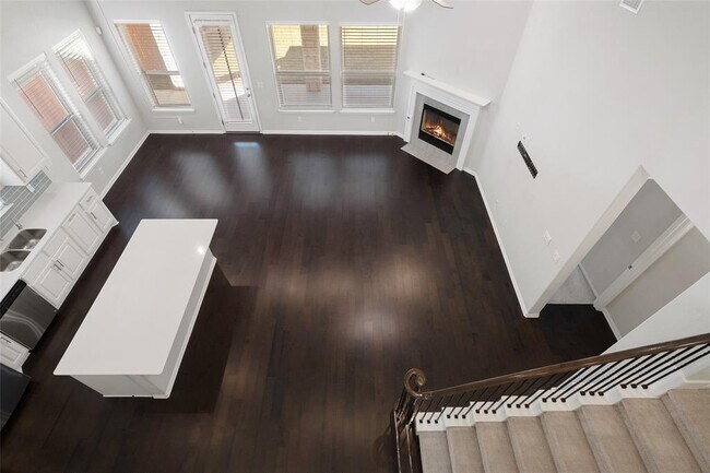 Building Photo - 2909 Zelma Dr