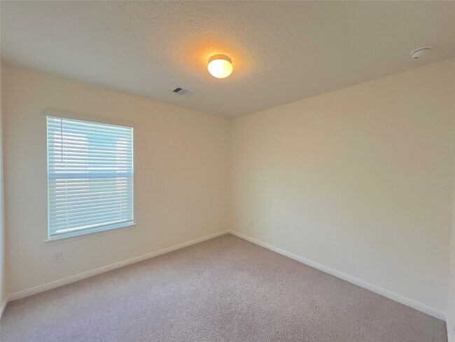 Building Photo - 7111 Escondido Dr