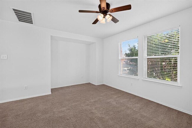 Building Photo - 1049 Clove Hitch Dr