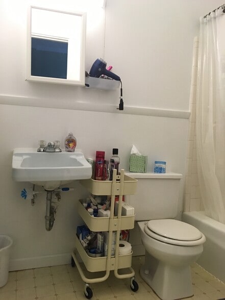 Building Photo - 2611 W Grace St